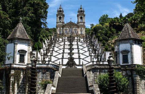 The city has a resident population of 192,494 inhabitants (in 2011). Braga y Guimarães: dos ilustres joyas portuguesas
