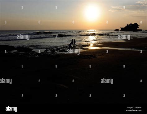 Pura Tanah Lot Temple At Sunset In Tanah Lot Bali Indonesia Southeast Asia Stock Photo Alamy