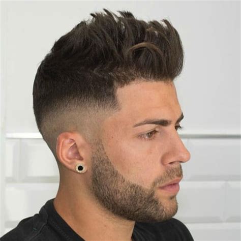 Best haircuts for round faced men. Best Hairstyles For Men With Round Faces (2021 Styles)