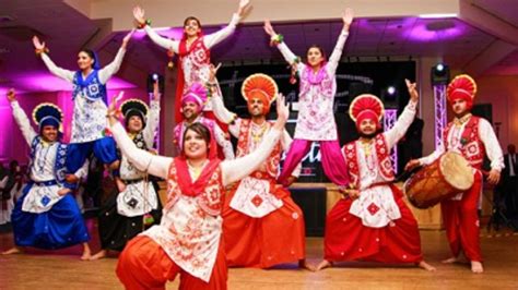Top 10 Famous Folk Dances of india, That You Should Know About ...
