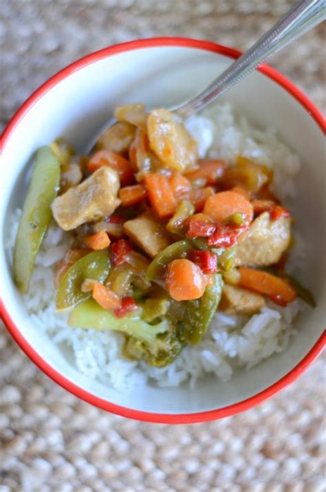 We've found ourselves coming back to this vegetable chicken stir fry often. Easy chicken stir-fry dinner - mom makes dinner