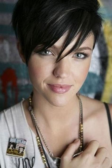 Funky Short Pixie Haircut With Long Bangs Ideas 109