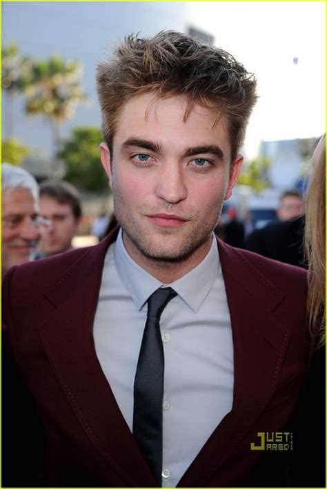 Robert Pattinson Premieres Eclipse In Maroon Suit Photo 2461445 Robert Pattinson Photos