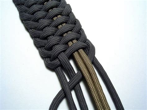 I teach people from around the world how to make their own paracord and mule tape horse tack! Five strand flat sinnet... | Paracord weaves, Paracord tutorial, Paracord belt