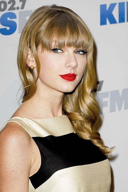 Taylor Swift S Best Beauty Moments Have This In Common Taylor Swift Red Lipstick Red Lipstick