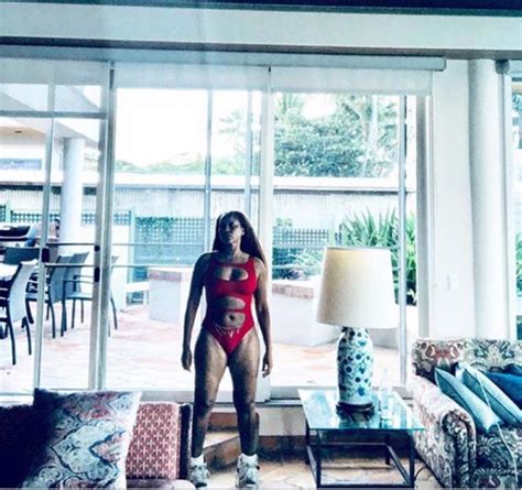 Singer Erykah Badu Flaunts Her Hot Body In Revealing Bodysuit