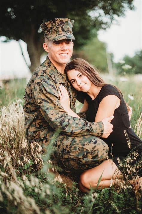 Pin By Brandon Avila On Soldados Military Engagement Photos Military Couple Pictures Army