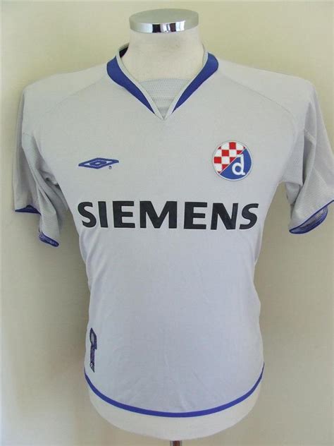 Trending news, game recaps, highlights, player information, rumors, videos and more from fox . Dinamo Zagreb Extérieur Maillot de foot 2006 - 2007.