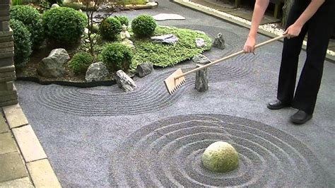 Zen garden ideas on a budget. how to make a zen garden | Japanese Zen Garden raking 禅の庭 ...