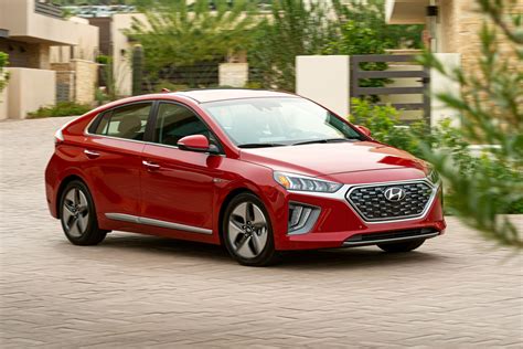 Fuel Efficient Hyundai Ioniq Features - Best Economical Cars