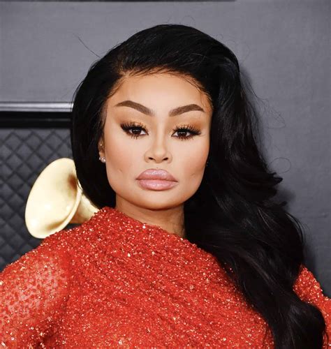 Watch Blac Chyna Go Off On Fan At Airport Tells Woman To Get