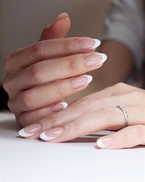 Clean White French Oval Nails Murakaminails Nagellack Idee French