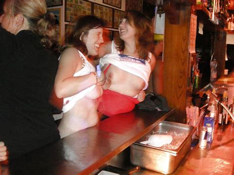 Drunk Girls Flashing Tits At The Bar 32 Pics