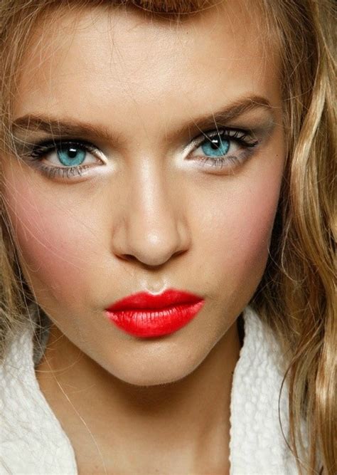 Red Lips Blue Eyes Winwaynegossthecollection Beautiful Makeup