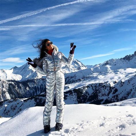 21 Super Cute Ski Outfits For Women Ski Bunny Winter Style 2020