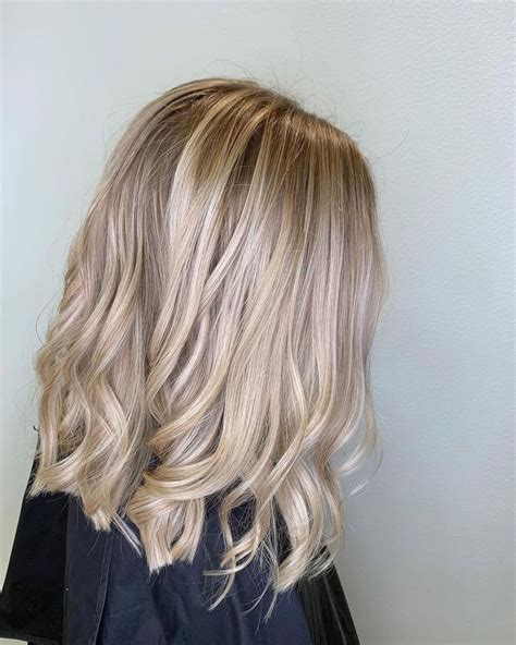 23 Best Champagne Blonde Hair Color Ideas For Every Skin Tone