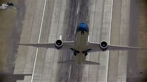 Watch A Boeing 787 Dreamliner Perform Near Vertical Take Off Wgn Tv