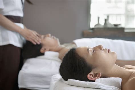 Discover The Difference Between Lomi Lomi And Thai Massage Blue Sky Thai Massage And Spa