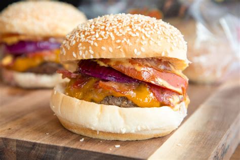 The Perfect Burger Martins Famous Potato Rolls And Bread