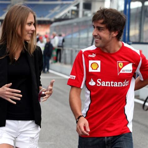 Fernando Alonso Y Dasha Kapustina Conversando En El Gran Premio De