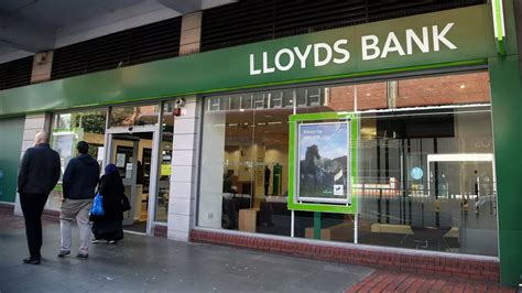 Lloyds Bank Issues Urgent Scam Warning With Customers Losing £642 In