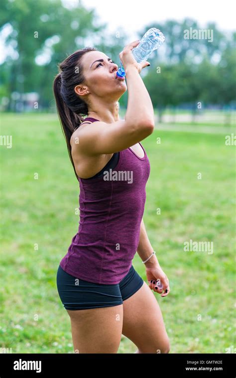 Sporty Young Woman Drinking Water Stock Photo Alamy