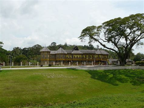 Istana yang cukup indah, yang mencatat banyak sejarah pemerintahan di negeri perak darul ridzuan ini. Istana Kenangan in Kuala Kangsar | Ein ehemaliges Anwesen ...