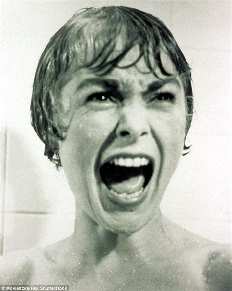 Jamie Lee Curtis Recreates Psycho Shower Scene Featuring Her Mother Janet Leigh Daily Mail Online
