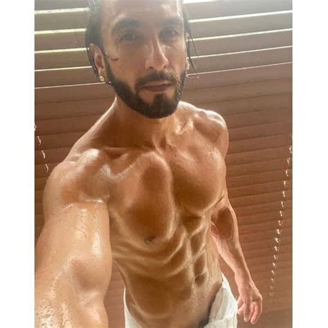 5 Times Ranveer Singh Made Left Female Fans Thirsting Over His
