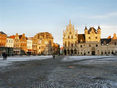 Sehenswürdigkeiten in belgien ★ 66 sehenswürdigkeiten können in der region belgien erkundet werden. Grote Markt, Antwerpen: Bilder