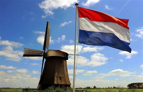 Проте не лише столиця, але й кожне місто, кожна провінція нідерландів вражають своєю унікальністю. Нідерланди (Голландія) - все про країну з фото, міста та ...