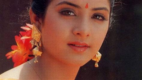 Divya Bharti Birthdayफिल्मी करियर के लिए दिव्या भारती ने महज़ 16 साल की उम्र में छोड़ दी थी