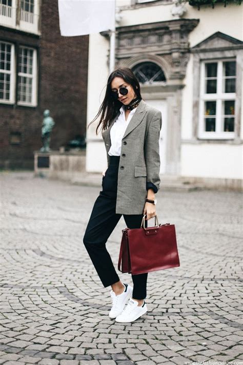 Fashion Inspiration Checked Blazer White Shirt Debra Dustjacket