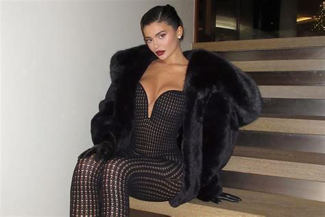 Kylie Jenner Shows Off Her Singing Skills Again During New Year S Eve Party Trendradars