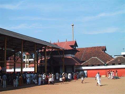 Guruvayoor Temple Cool Places To Visit Kerala Kerala Travel