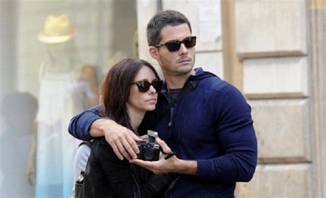 Jennifer love hewitt (born february 21, 1979) is an american actress, producer, director, author, singer and songwriter. 5 Facts About Brian Hallisay - Jennifer Love Hewitt's Husband and Baby Father of Two Kids ...