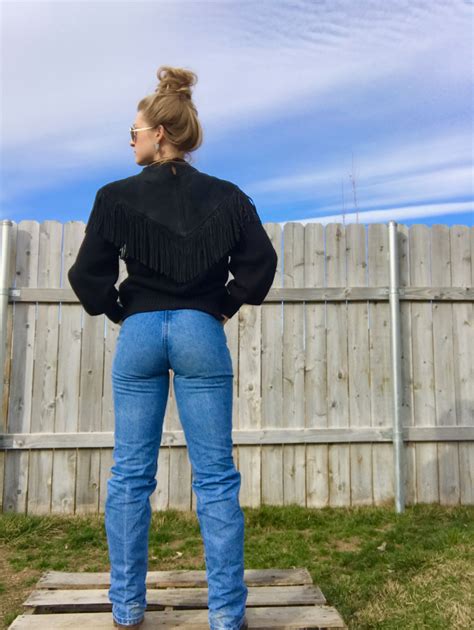 Hot Cowgirl Jeans Off