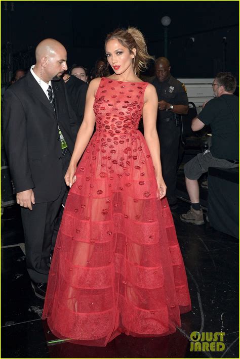 Jennifer Lopez Rocks So Many Different Looks At The Amas 2015 Photo