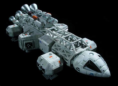 Jan152282 Space 1999 Eagle 1 Dlx Ed 172 Scale Model Kit Previews World