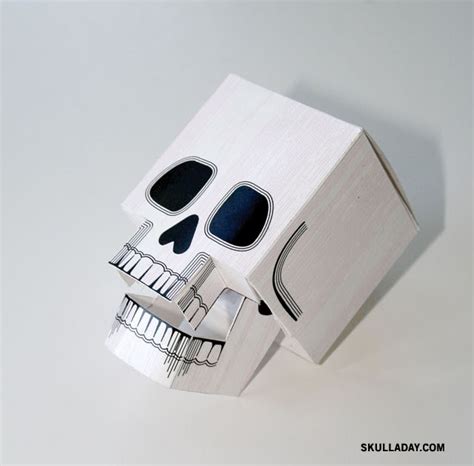 72 Papercraft Skull With Articulated Jaw