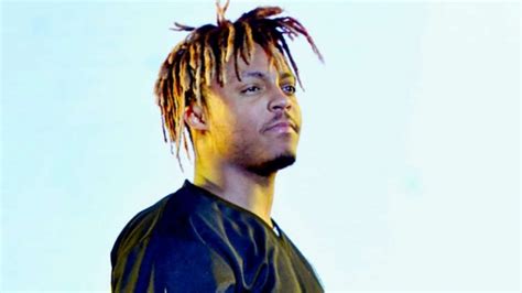 4.3 / 5 para rockstar por equipe. Cinco músicas de Juice WRLD entram no top 10 dos EUA ...