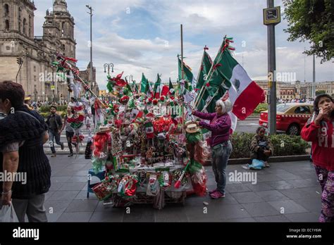 Mexico City Flag Selling Hi Res Stock Photography And Images Alamy