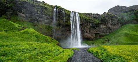 Cachoeira Mágica De Seljalandsfoss Na Islândia Foto Premium