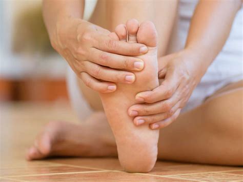 Pain In Arch Of Foot Causes Treatment And Stretches