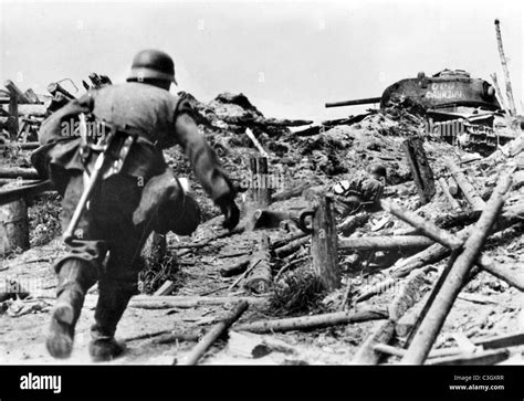 German Soldier On The Eastern Front 1943 Stock Photo Alamy