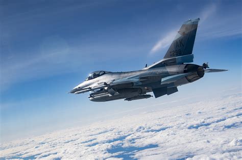 Military General Dynamics F 16 Fighting Falcon 4k Ultra Hd Wallpaper