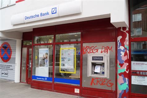 Der bic deutdede430 identifiziert (als international standardisierter bankcode) das kreditinstitut deutsche bank mit sitz in. Deutsche Bank-Filiale an der Osterstraße beschädigt ...