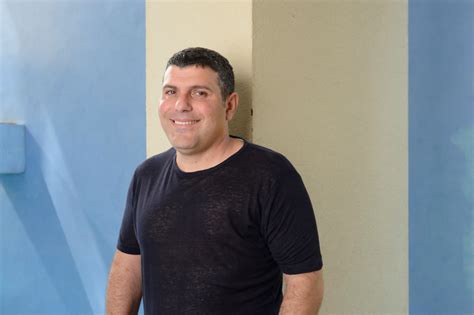 On the one hand, it is a major source of fundraising for israeli companies in order to finance their investments and business activities and on the other hand as a major investment arena. הלאונג': הבר נהנה משוק מחנה יהודה בפתח תקווה | TMI