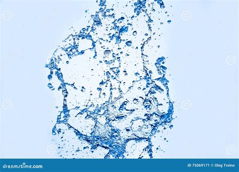 Kropli Woda Fontanna W Niebie Obraz Stock Obraz złożonej z abstrakt