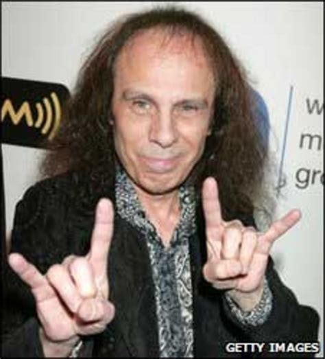 Morre O Vocalista De Heavy Metal Ronnie James Dio Bbc News Brasil